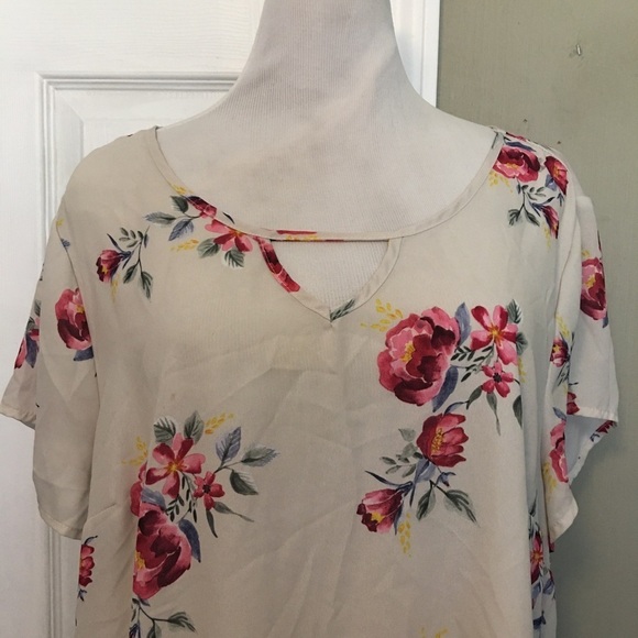 Torrid Cream Floral Relaxed Blouse Top - Picture 3 of 7